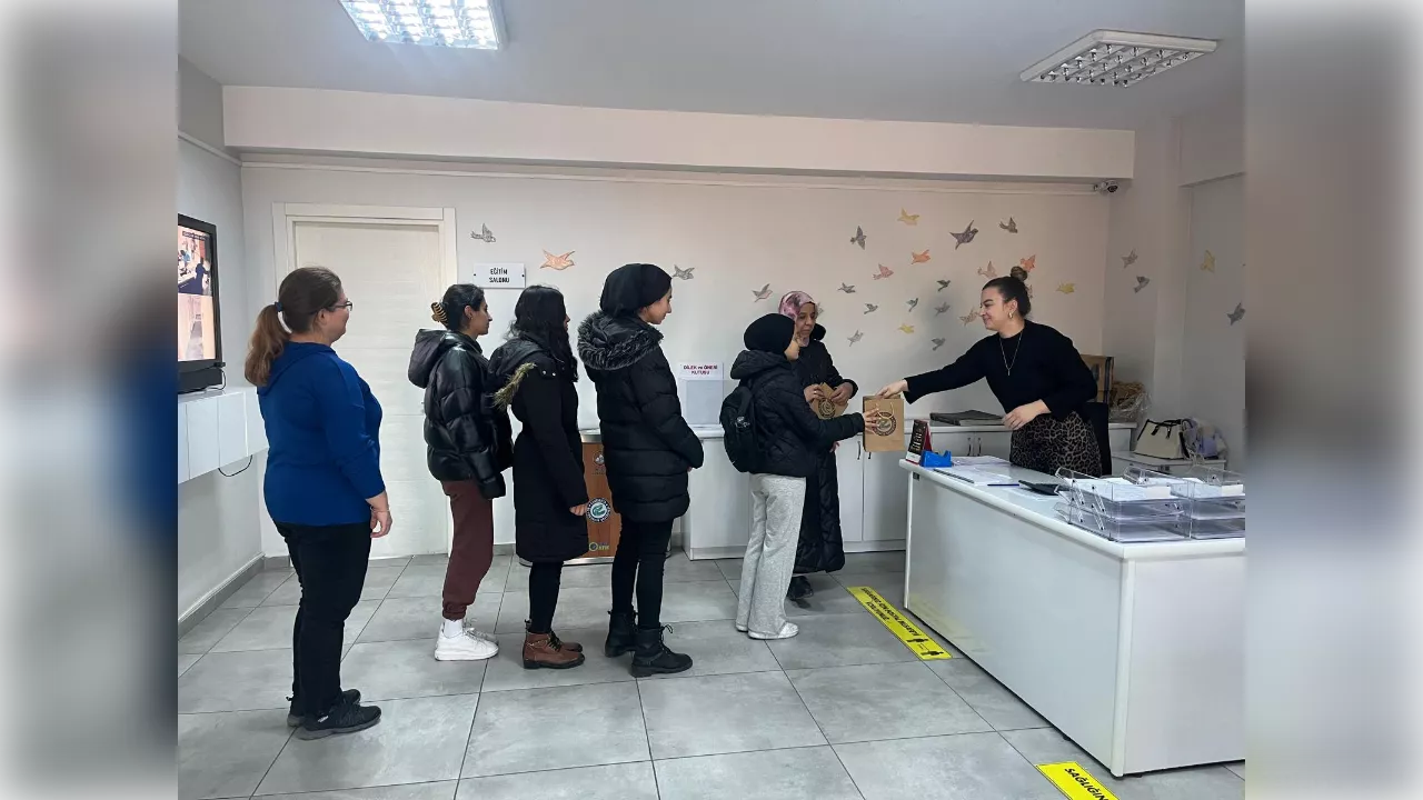ÜCRETSİZ HİJYENİK PED DESTEĞİ DEVAM EDİYOR