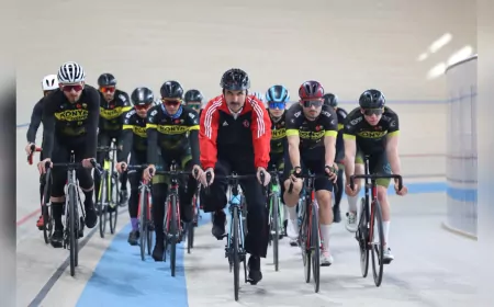 BAŞKAN ALTAY KONYA BÜYÜKŞEHİR BİSİKLET TAKIMININ ANTRENMANINI ZİYARET ETTİ