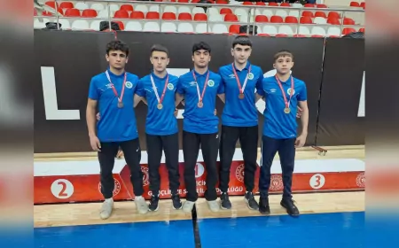 GÜREŞÇİLER BİLECİK’TEN ZAFERLE DÖNDÜ GÜREŞ TAKIMI GÖGÜSLERİ KABARTTI
