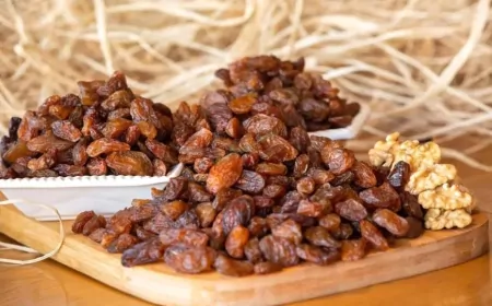 Aç Karnına Kuru Üzüm Suyu İçmenin Faydaları: Karaciğer Detoksundan Sağlıklı Cilde