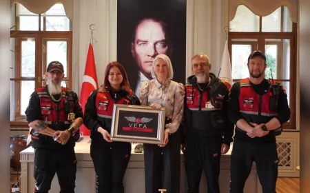 ŞEHİR ŞEHİR DOLAŞARAK, ÇOCUKLARIN GÜLÜMSEMESİNİ SAĞLIYORLAR