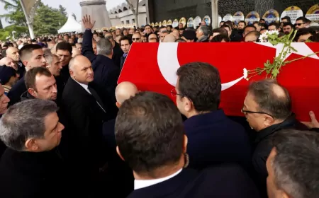 Fenerbahçeli Sporcu Vedia Nil Apak ve Annesi Ferda Apak Son Yolculuklarına Uğurlandı