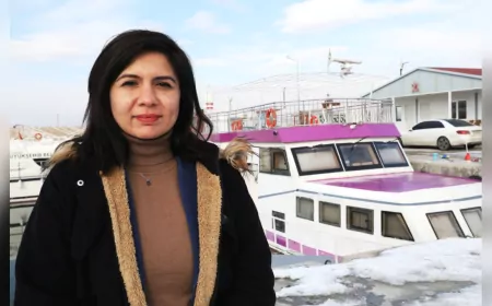 Yüzen ‘Jin Kadın Kütüphanesi’ Kadınları Van Gölü’nde Kitaplarla Buluşturuyor