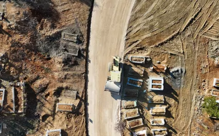 Mardin Büyükşehir Belediyesi Mezarlıklarda Temizlik ve Çevre Düzenleme Çalışmalarına Devam Ediyor