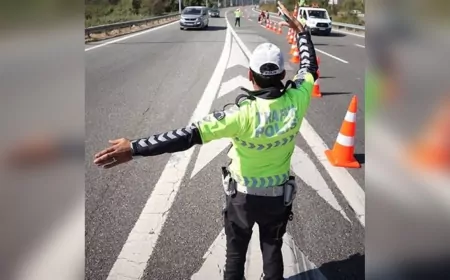 Hatay’da Alkollü ve Ehliyetsiz Çakarlı Araç Sürücüsüne 328 Bin TL Ceza