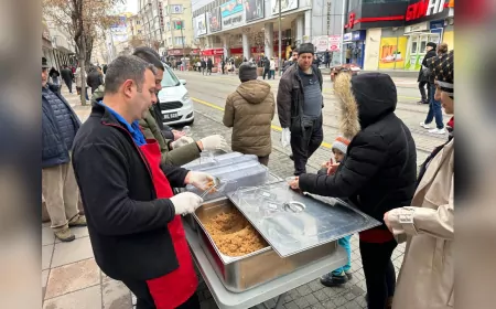 Odunpazarı Belediyesi, Miraç Kandili’nde 10.000 Kişiye Helva İkram Etti
