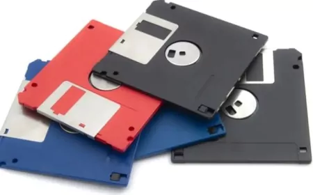 2025'te Hâlâ Kullanılan 5 Eski Teknoloji: Disketlerden Faks Makinelerine