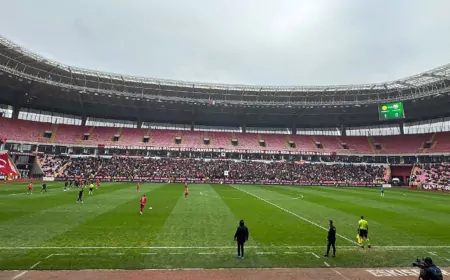 Eskişehirspor taraftarları maçın 1 dakikasında tezahürat yapmadı