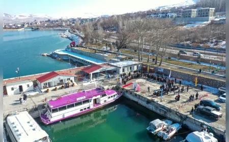 Van Gölü'nde 'Jin Kadın Kütüphanesi' Açılışı, Kadınların Yoğun Katılımıyla Gerçekleşti