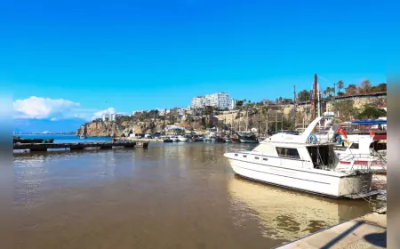 Antalya Kaleiçi Yat Limanı’nda Güvenlik ve Tarihi Doku İçin Iskele Sökmeleri Başladı