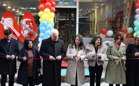 Ağrı'da Yeni Kitap Kafe Açılışı, Başkan Hazal Aras'ın Katılımıyla Gerçekleşti