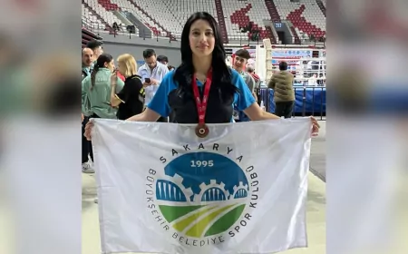 Sakaryalı Kick Boks Sporcusu Esra Yalın, Türkiye Şampiyonası'nda Bronz Madalya Kazandı