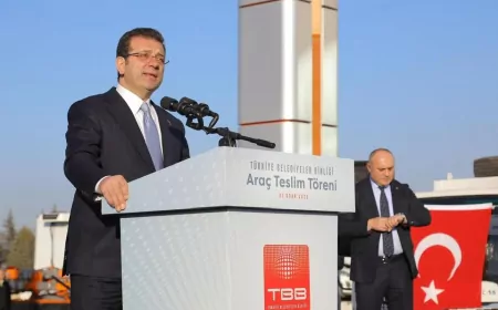 Ekrem İmamoğlu, Ardahan Belediyesi’ne Tam Donanımlı İtfaiye Aracı Hibe Etti