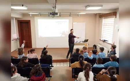 İzmir’in tarihini sergiler, atölyeler ve öykülerle öğreniyorlar