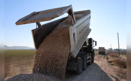 BÜYÜKŞEHİR BELEDİYESİ, KARAKÖPRÜ KIRSALINDA YOL ÇALIŞMALARINI SÜRDÜRÜYOR