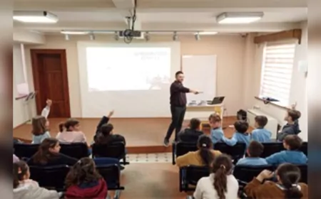 İZMİR'İN TARİHİNİ SERGİLER, ATÖLYELER VE ÖYKÜLERLE ÖĞRENİYORLAR