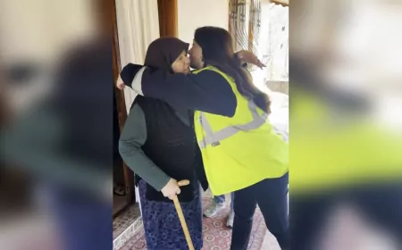 Zekiye Teyze Kaybolan Çantasını Bulunca Dünyalar Onun Oldu