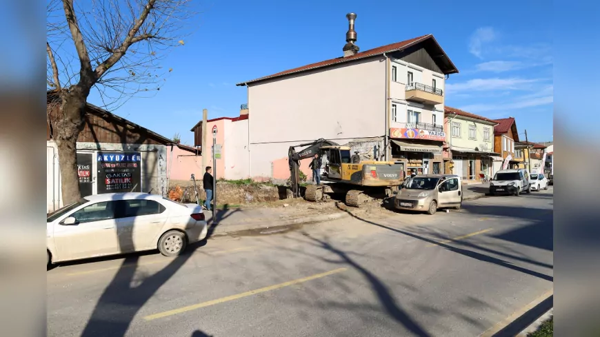 Sakarya’nın merkezindeki Osmanlı hatırası tarihi konak ihtişamlı günlerine dönüyor: İlk kazma vuruldu