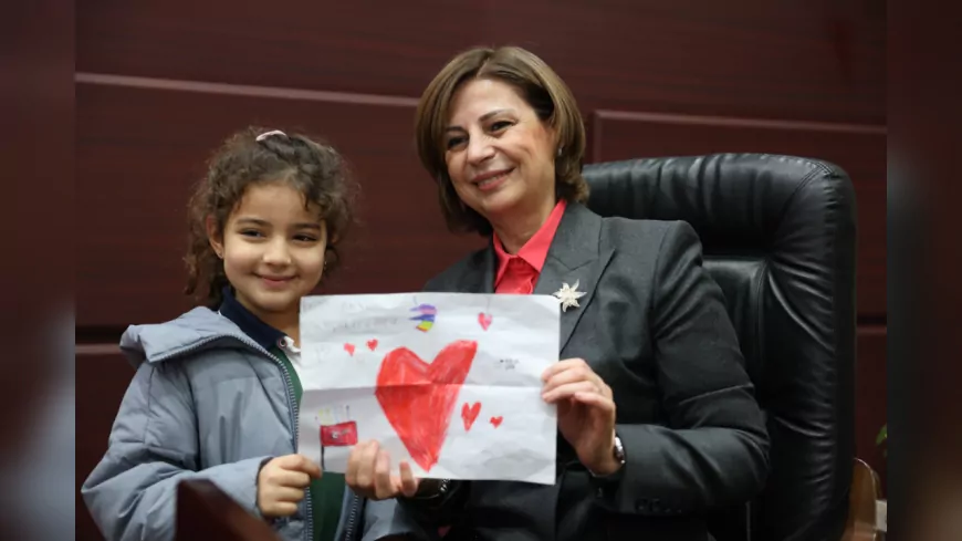 MİNİKLER İLK TEBRİK KARTLARINI  BAŞKAN ÜNLÜCE’YE GÖNDERDİLER