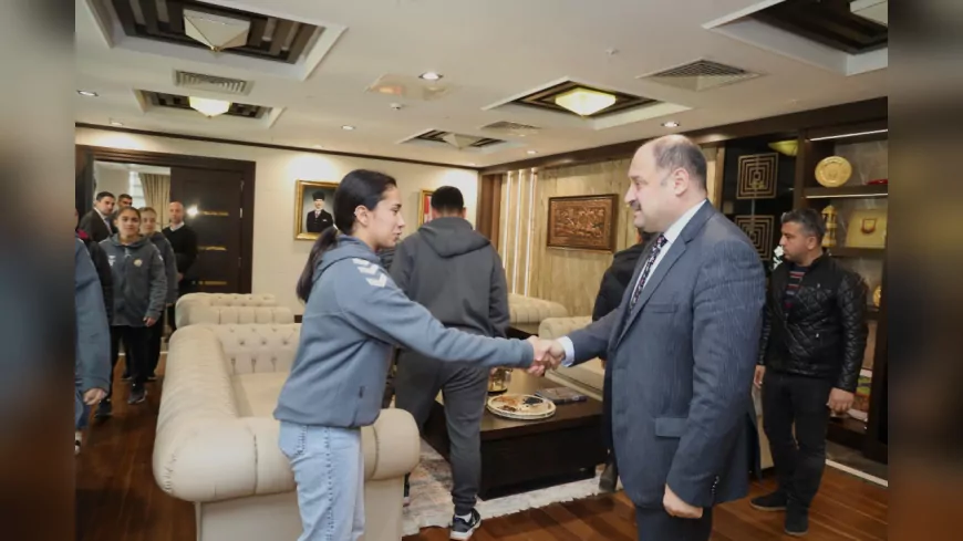 BAŞKAN GÜLPINAR, SALDIRIYA UĞRAYAN KADIN HENTBOLCULARA SAHİP ÇIKTI   BAŞKAN GÜLPINAR: "SPORCULARIMIZIN YANINDAYIZ"
