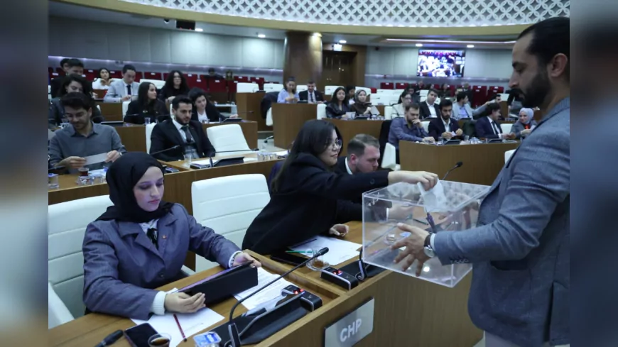 Başkan Böcek’ten gençlere müjde  Antalya Yerel Gençlik Politikası Programı başlıyor