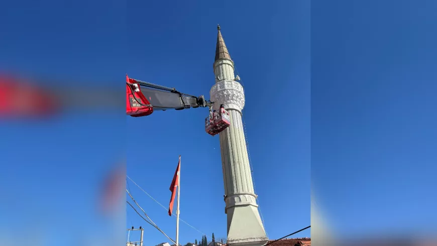 İzmit Hacıhızır Mahallesi Bağlar Yolu Camii'nin Dış Cephe ve Minaresi Yenilendi