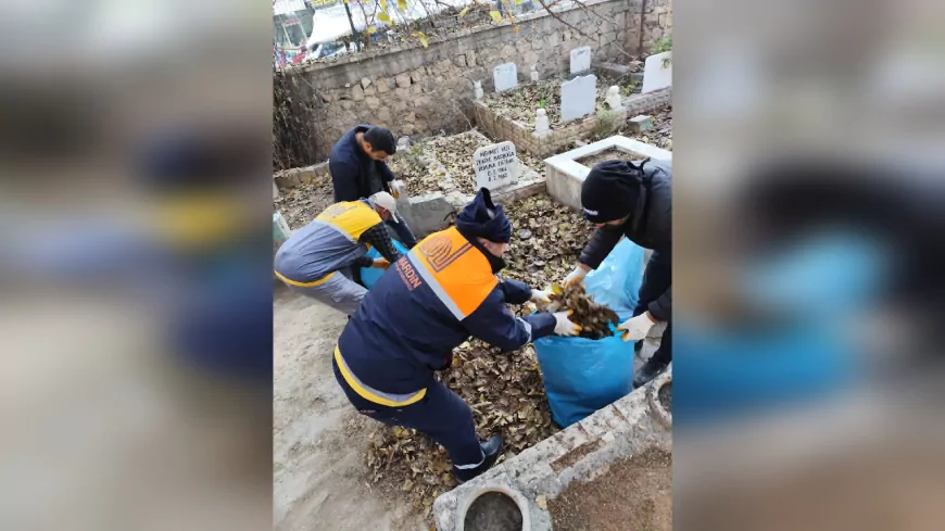 Mardin Büyükşehir Belediyesi Mezarlıklarda Temizlik ve Çevre Düzenleme Çalışmalarına Devam Ediyor