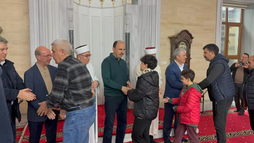 Konya Valisi ve Belediye Başkanları Miraç Kandili'nde Konyalılarla Bir Araya Geldi