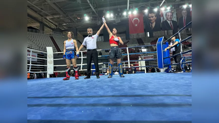 Sakaryalı Kick Boks Sporcusu Esra Yalın, Türkiye Şampiyonası'nda Bronz Madalya Kazandı