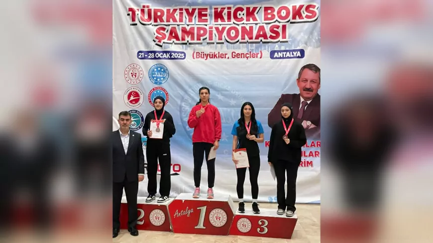 Sakaryalı Kick Boks Sporcusu Esra Yalın, Türkiye Şampiyonası'nda Bronz Madalya Kazandı