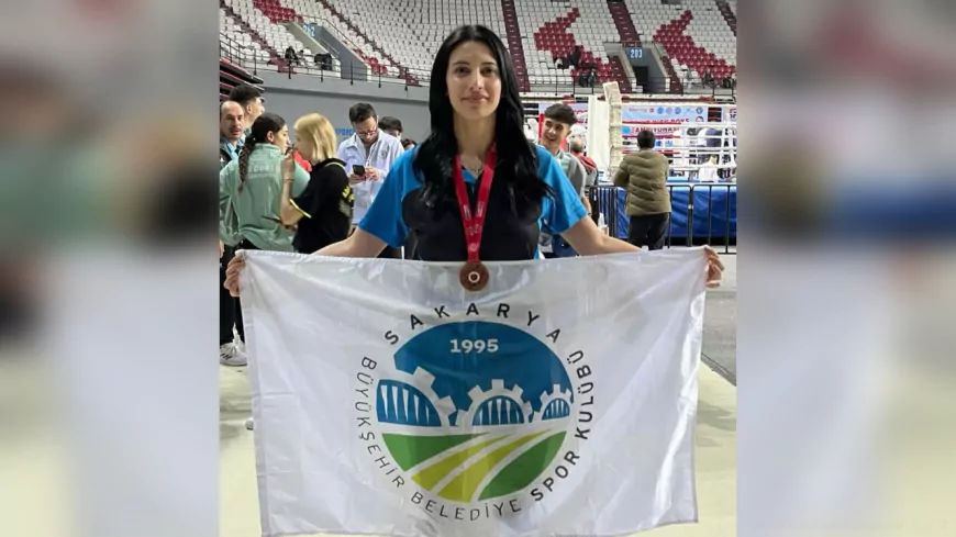Sakaryalı Kick Boks Sporcusu Esra Yalın, Türkiye Şampiyonası'nda Bronz Madalya Kazandı
