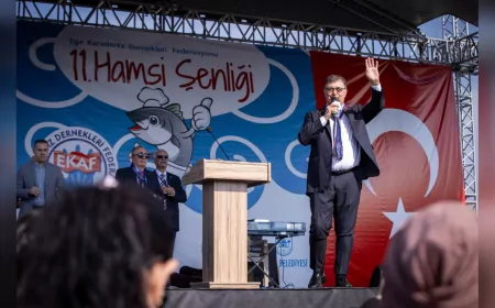 İzmir’de Karadeniz Rüzgarı: Başkan Tugay Hamsi Şenliği’ne Katıldı