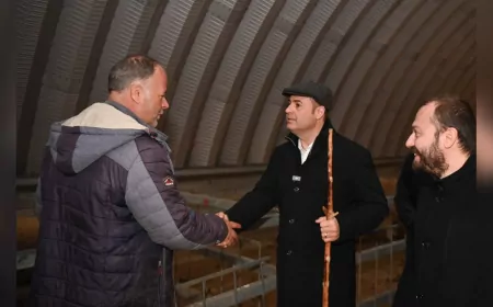 Başkan Ahmet Akın, Hayvan Pazarı Ziyaretinde Üreticilerin Taleplerini Yerine Getirdi