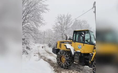 Trabzon’da Karla Kapanan Mahalle Yolları Açılıyor