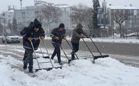 Elazığ Belediyesi, Karla Mücadele Çalışmalarını Aralıksız Sürdürüyor