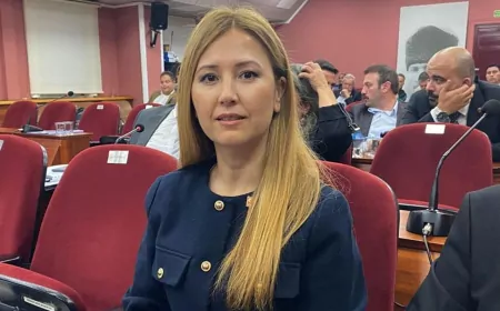 Sibel Yeşildal: "Laik Cumhuriyetimizi hedef alan uygulamalarınıza derhal son verin"