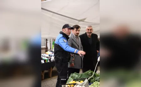 Beykoz'da Dijital Güvenlik Kütüphanesi ile Pazar Esnafına ve Vatandaşlara Bilgilendirme Yapıldı