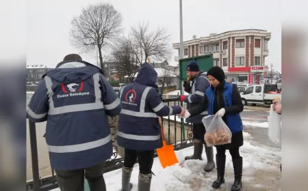 Düzce Belediyesi Karla Mücadele Ekiplerine Destek Ziyareti ve Moral