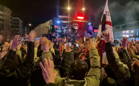 Başkanlar Şedal ve Zeydan, Vanspor Kafilesini Binlerce Kişiyle Karşıladı