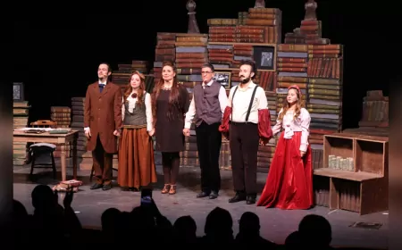 Cengiz Küçükayvaz ve Ekibi Samandağ’da "Çehov Kabare" ile Unutulmaz Bir Akşam Yaşattı