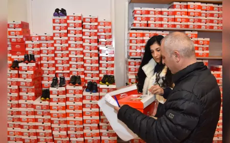 Balıkesir Büyükşehir Belediyesi, Dar Gelirli Çocuklara Mont ve Bot Desteği Sağladı