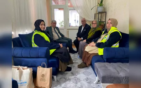 Sakarya Büyükşehir Belediyesi'nden Berat Kandili'nde Anlamlı Ziyaret: "En Özel Günlerde Yanlarındayız"