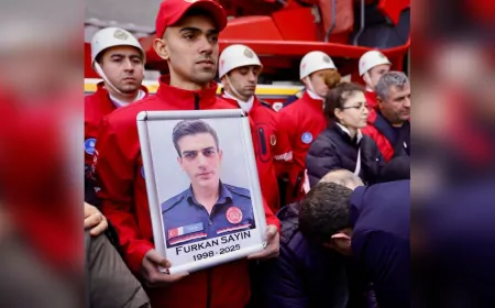 İmamoğlu, Şehit İtfaiye Eri Furkan Sayın’ı Son Yolculuğuna Uğurladı