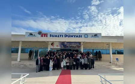 Eskişehir Büyükşehir Belediye Başkanı Ayşe Ünlüce, Sivrihisar’dan Gelen Kadınlarla Bir Araya Geldi