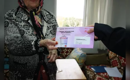 Büyükşehir, Olumsuz Hava Koşulları Nedeniyle 65 Yaş Üstü Bireylere 41 Kartlarını Evlerine Teslim Ediyor