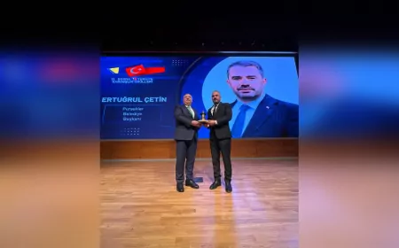 Ertuğrul Başkan’a Kardeşlik Ödülü