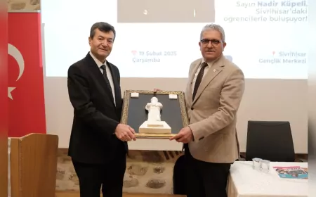 Başkan Nadir Küpeli Sivrihisar’da Öğrencilerle Kariyer Üzerine Buluştu