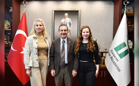 Şarhöyük Mahalle Muhtarı Ayşe Yılmaz, Başkan Ataç’ı Ziyaret Etti