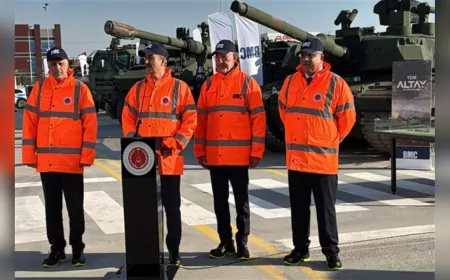 Başkan Görgün ve BMC Yönetim Kurulu Başkanı Tosyalı, ALTAY Ana Muharebe Tankı'nı İnceledi