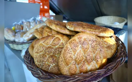 Antalya Büyükşehir Halk Ekmek Büfeleri’nde Ramazan Pidesi 15 TL